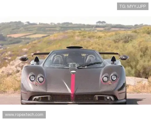 足球巨星的低调奢华座驾揭秘不为人知的豪车选择与生活态度 足球巨星的低调奢华座驾揭秘不为人知的豪车选择与生活态度