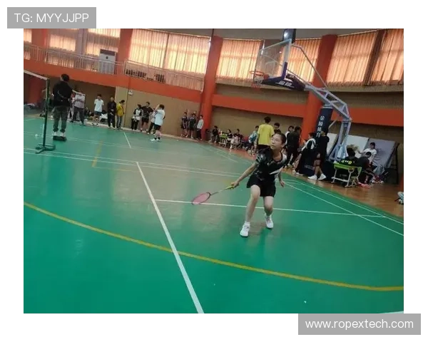 成都羽毛球队在钻石联赛中的逆袭之旅展现拼搏精神与团队力量 成都羽毛球队在钻石联赛中的逆袭之旅展现拼搏精神与团队力量