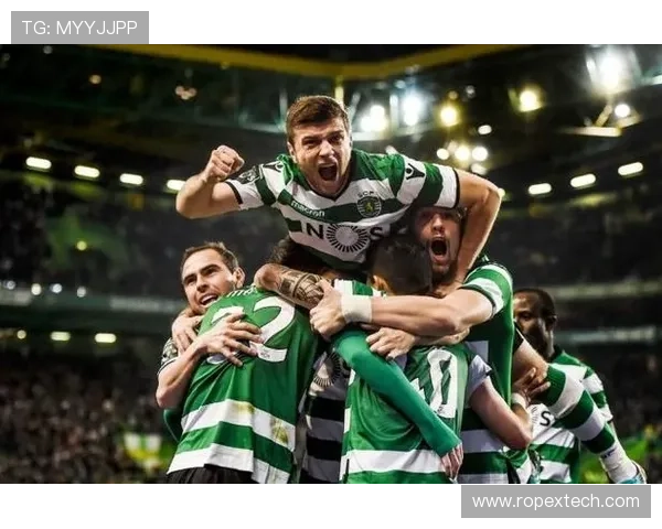 体格强壮的足球明星如何通过训练与饮食塑造完美身材与竞技状态